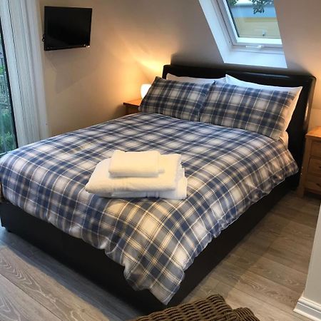The Firs - Englefield Studio Bed and Breakfast Douglas Εξωτερικό φωτογραφία