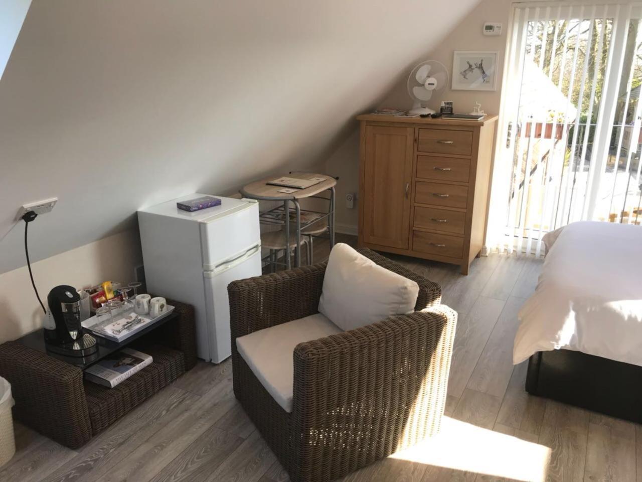 The Firs - Englefield Studio Bed and Breakfast Douglas Εξωτερικό φωτογραφία