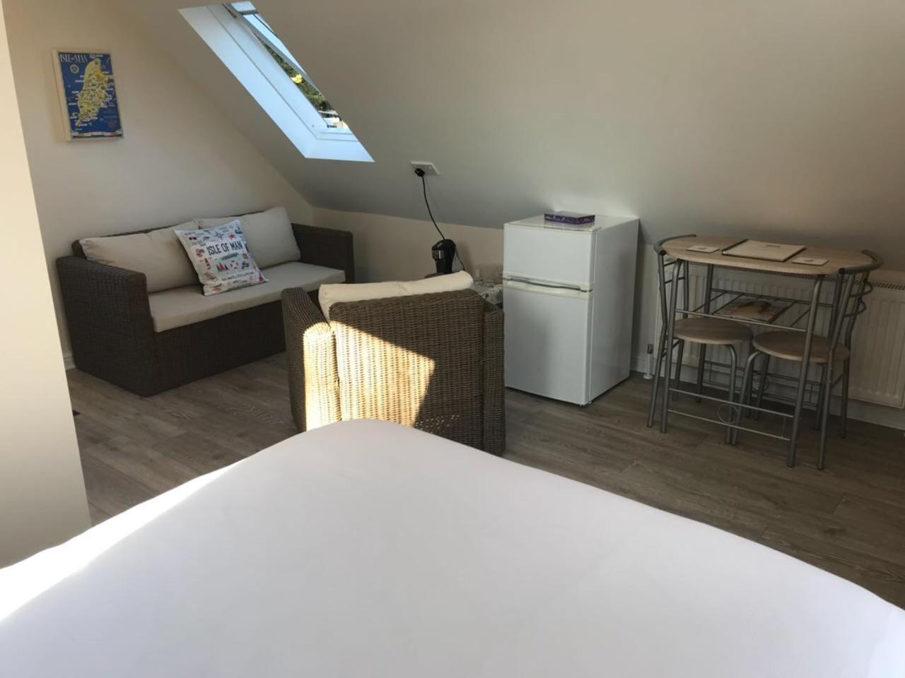 The Firs - Englefield Studio Bed and Breakfast Douglas Εξωτερικό φωτογραφία